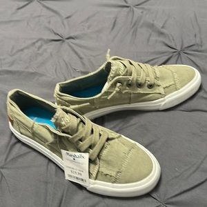 Ladies size 8.5 never used with tags, bought for 19.99